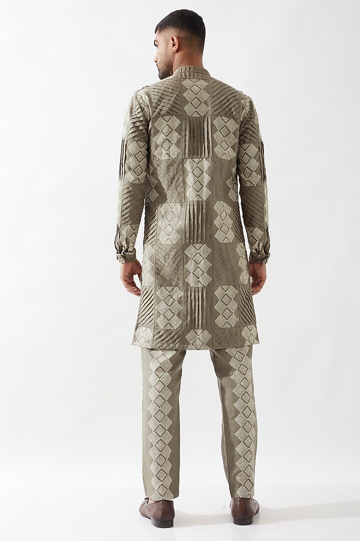 Olive Linen Printed & Pleated Checkered Kurta by Son Of A Noble SNOB Men at Pernia's Pop Up Shop