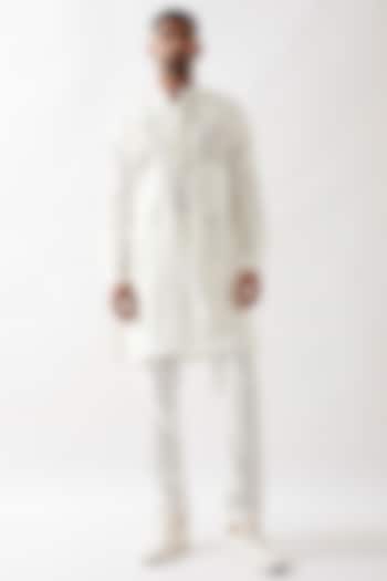 White Linen Pleated Textured Kurta by Son Of A Noble SNOB Men at Pernia's Pop Up Shop