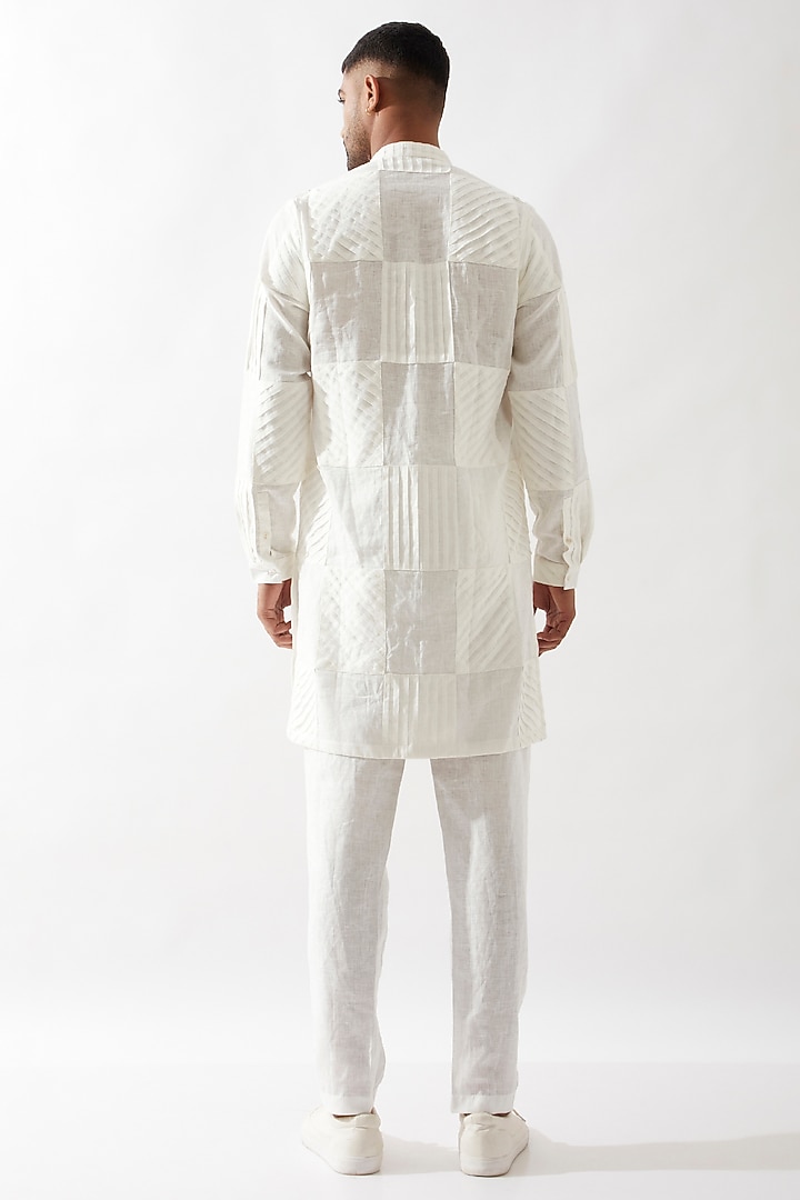 White Linen Pleated Textured Kurta by Son Of A Noble SNOB Men at Pernia's Pop Up Shop