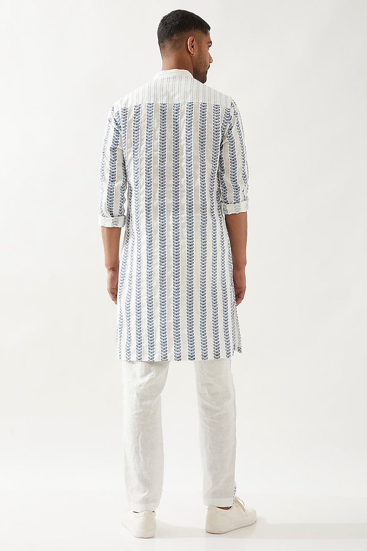 White Linen Printed & Pintuck Textured Kurta by Son Of A Noble SNOB Men at Pernia's Pop Up Shop