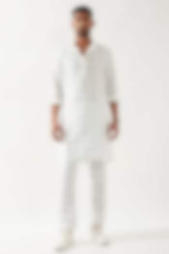 White Linen Printed Kurta by Son Of A Noble SNOB Men at Pernia's Pop Up Shop