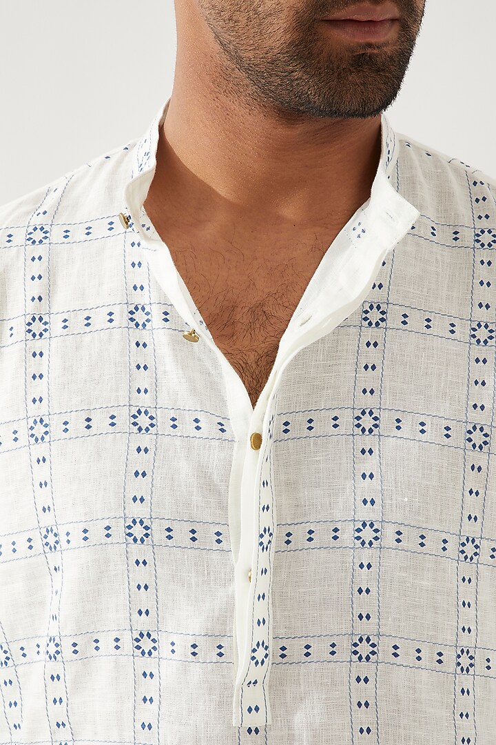 White Linen Printed Kurta by Son Of A Noble SNOB Men at Pernia's Pop Up Shop