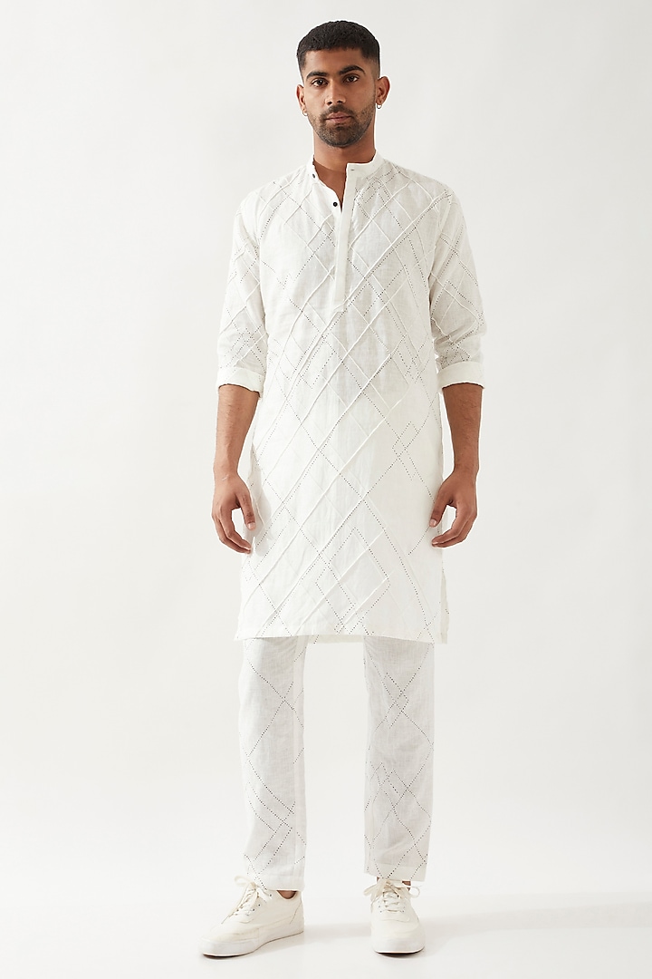 White Linen Printed Kurta by Son Of A Noble SNOB Men at Pernia's Pop Up Shop
