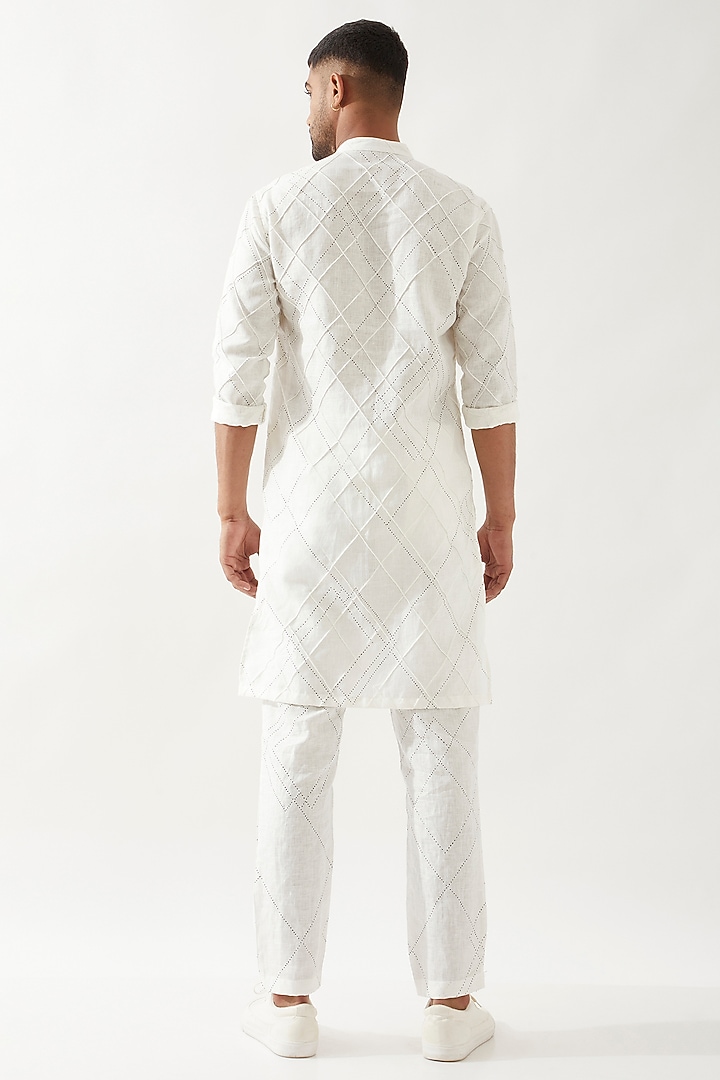 White Linen Printed Kurta by Son Of A Noble SNOB Men at Pernia's Pop Up Shop