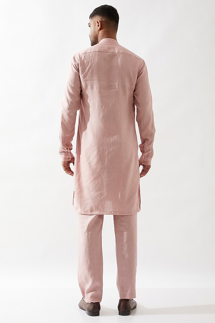 Pink Linen Pleated Textured Kurta by Son Of A Noble SNOB Men at Pernia's Pop Up Shop