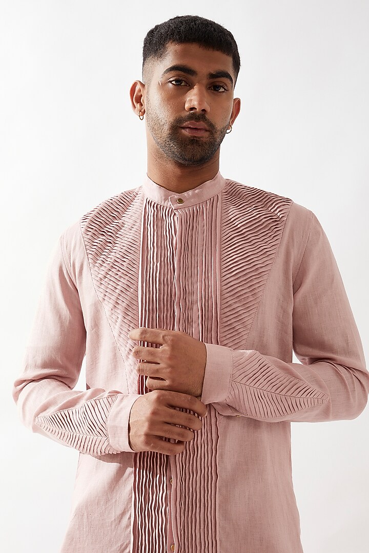 Pink Linen Pleated Textured Kurta by Son Of A Noble SNOB Men at Pernia's Pop Up Shop