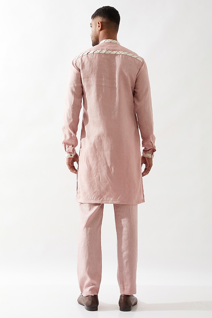 Pink Linen Caterpillar Textured Kurta by Son Of A Noble SNOB Men at Pernia's Pop Up Shop