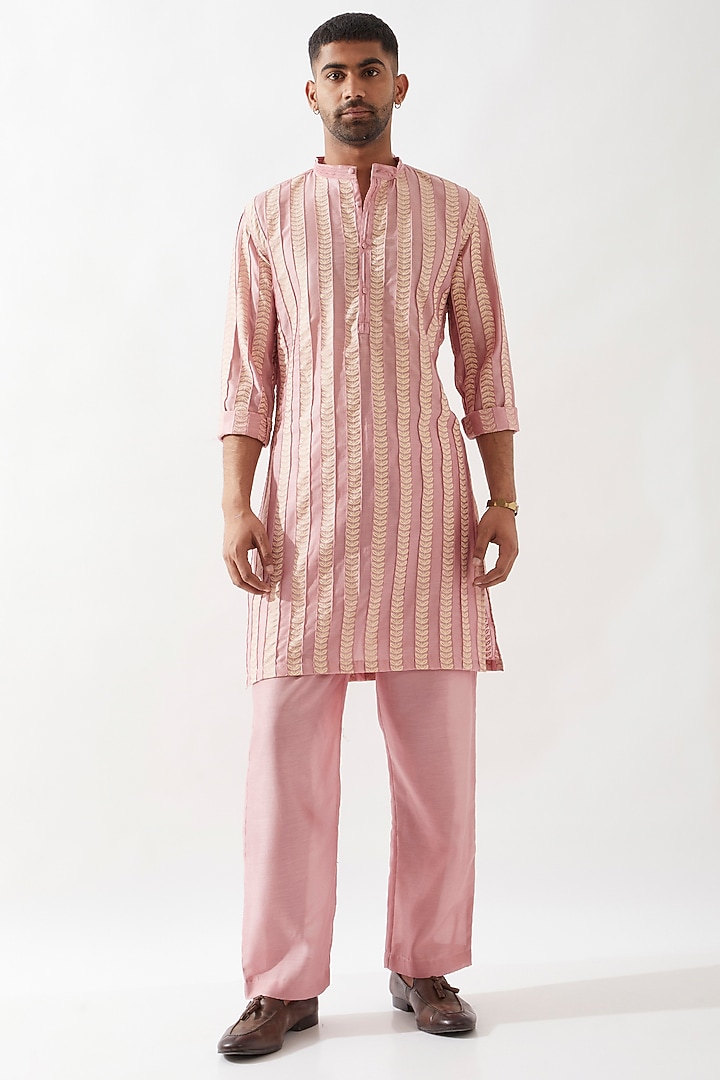 Pink Chanderi Silk Pintuck Kurta Set by Son Of A Noble SNOB Men at Pernia's Pop Up Shop