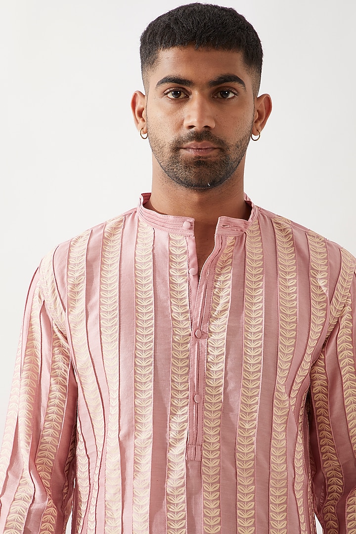 Pink Chanderi Silk Pintuck Kurta Set by Son Of A Noble SNOB Men at Pernia's Pop Up Shop