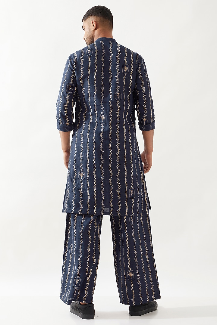 Navy Linen Printed Kurta by Son Of A Noble SNOB Men at Pernia's Pop Up Shop