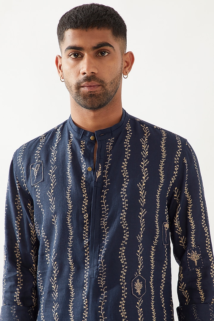 Navy Linen Printed Kurta by Son Of A Noble SNOB Men at Pernia's Pop Up Shop