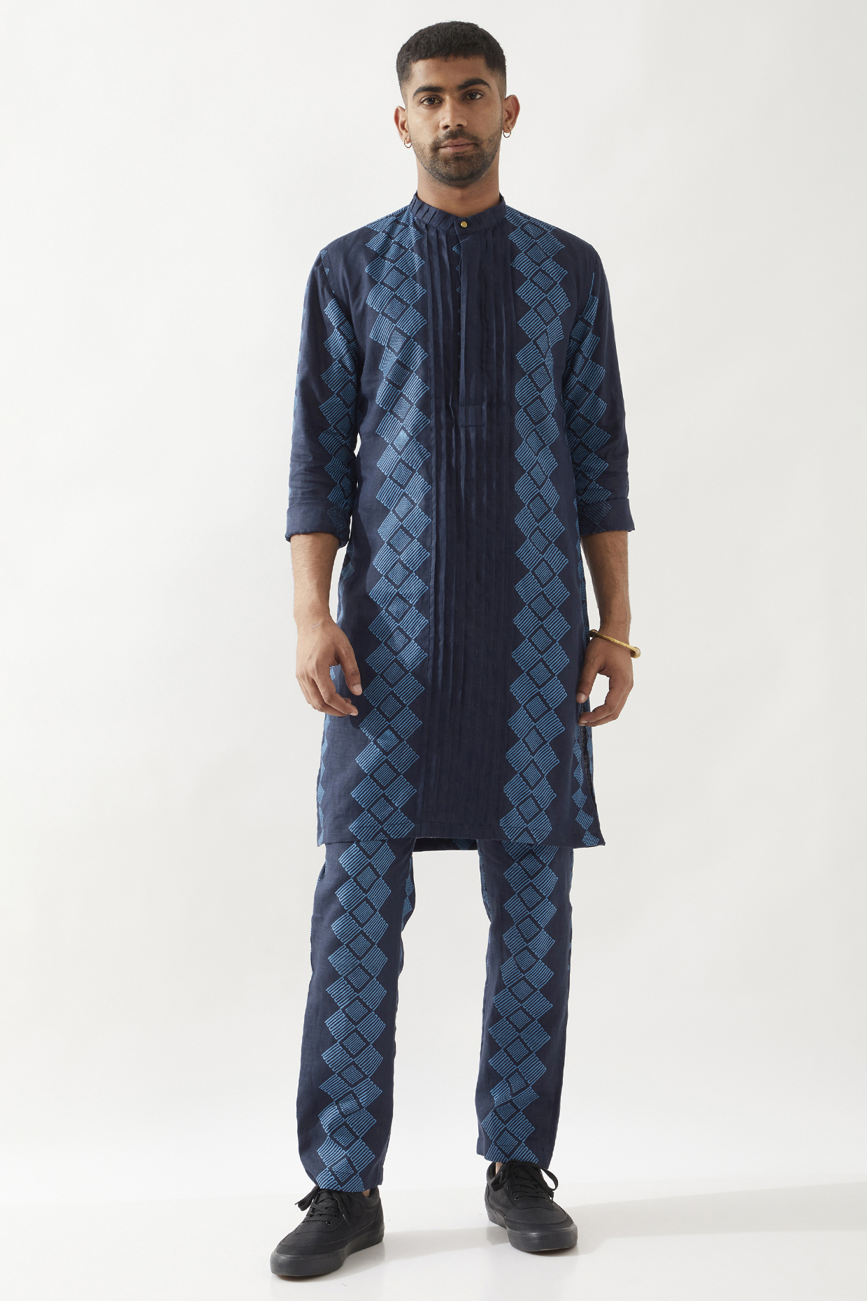 Navy Linen Printed Kurta by Son Of A Noble SNOB Men at Pernia's Pop Up Shop