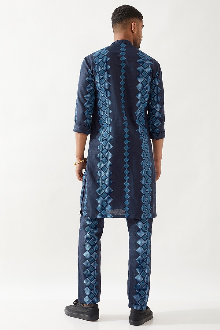 Navy Linen Printed Kurta by Son Of A Noble SNOB Men at Pernia's Pop Up Shop