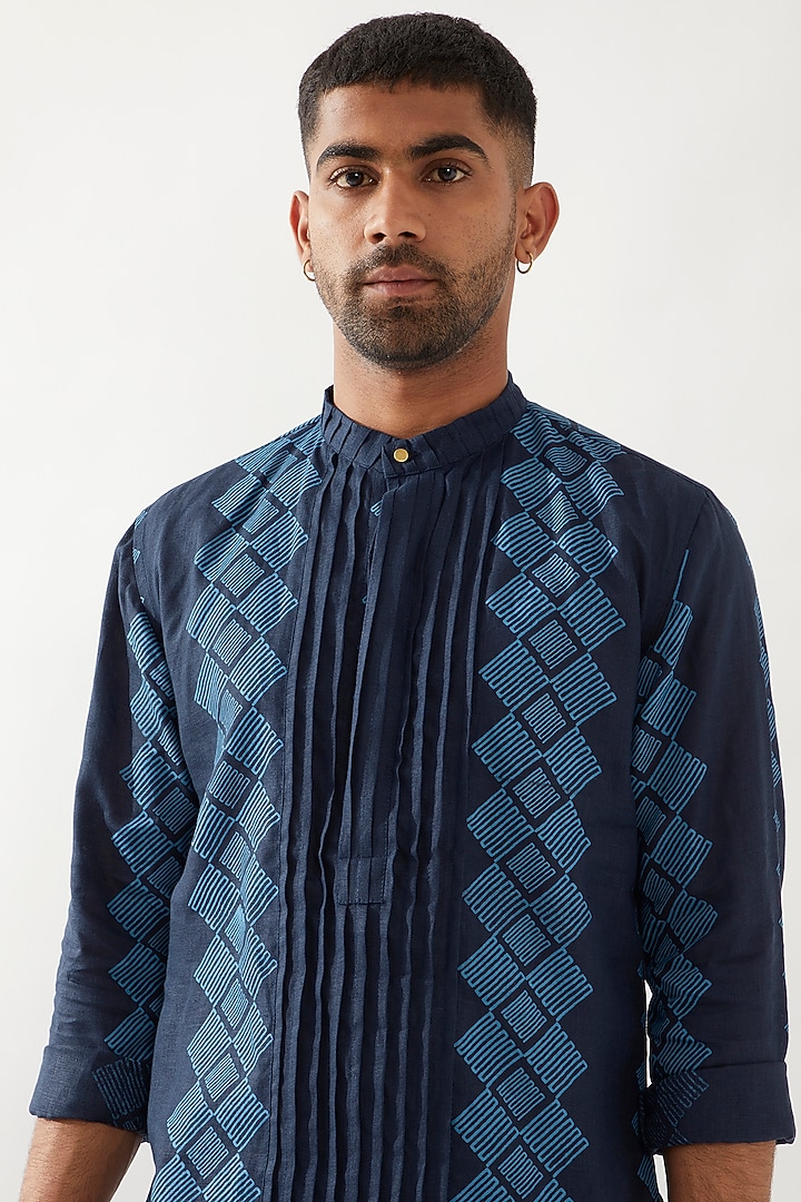 Navy Linen Printed Kurta by Son Of A Noble SNOB Men at Pernia's Pop Up Shop