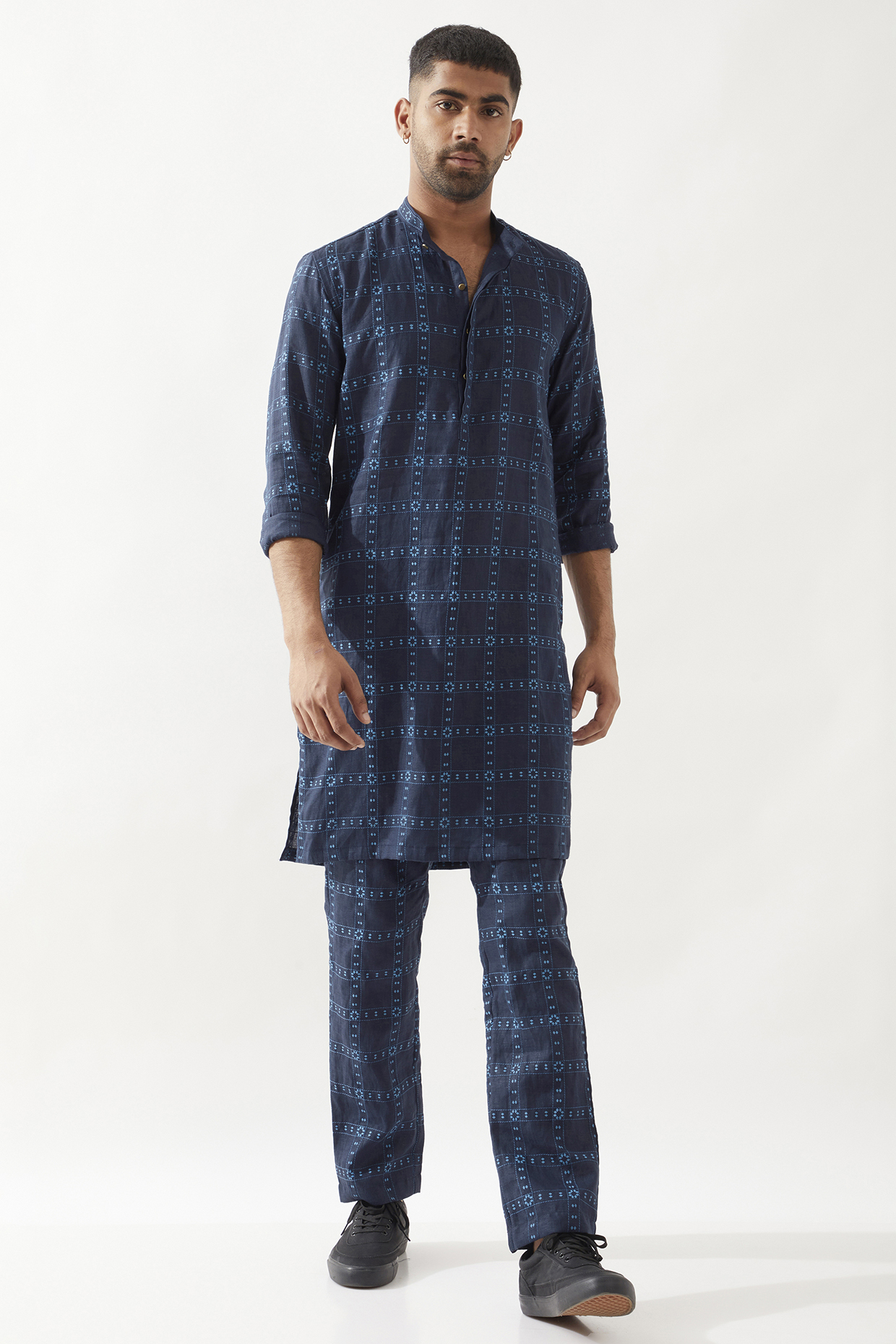 Navy Linen Printed Kurta by Son Of A Noble SNOB Men at Pernia's Pop Up Shop