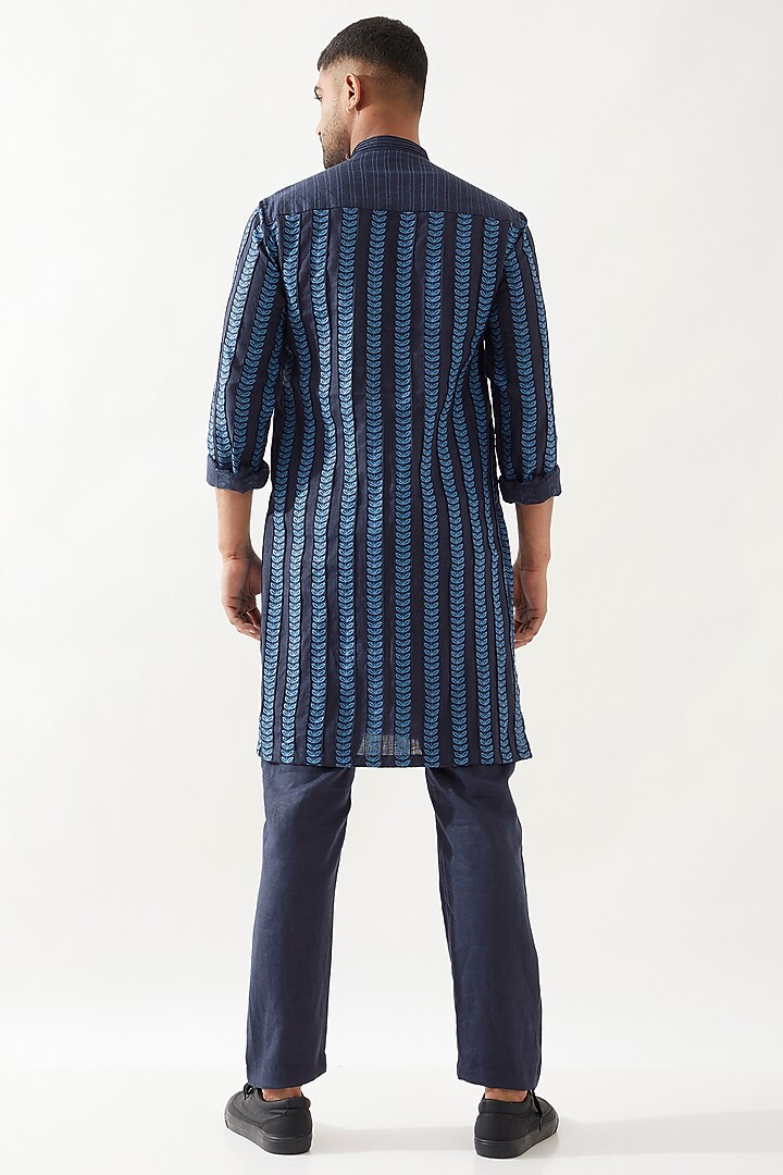 Navy Linen Printed Pintuck Textured Kurta by Son Of A Noble SNOB Men at Pernia's Pop Up Shop