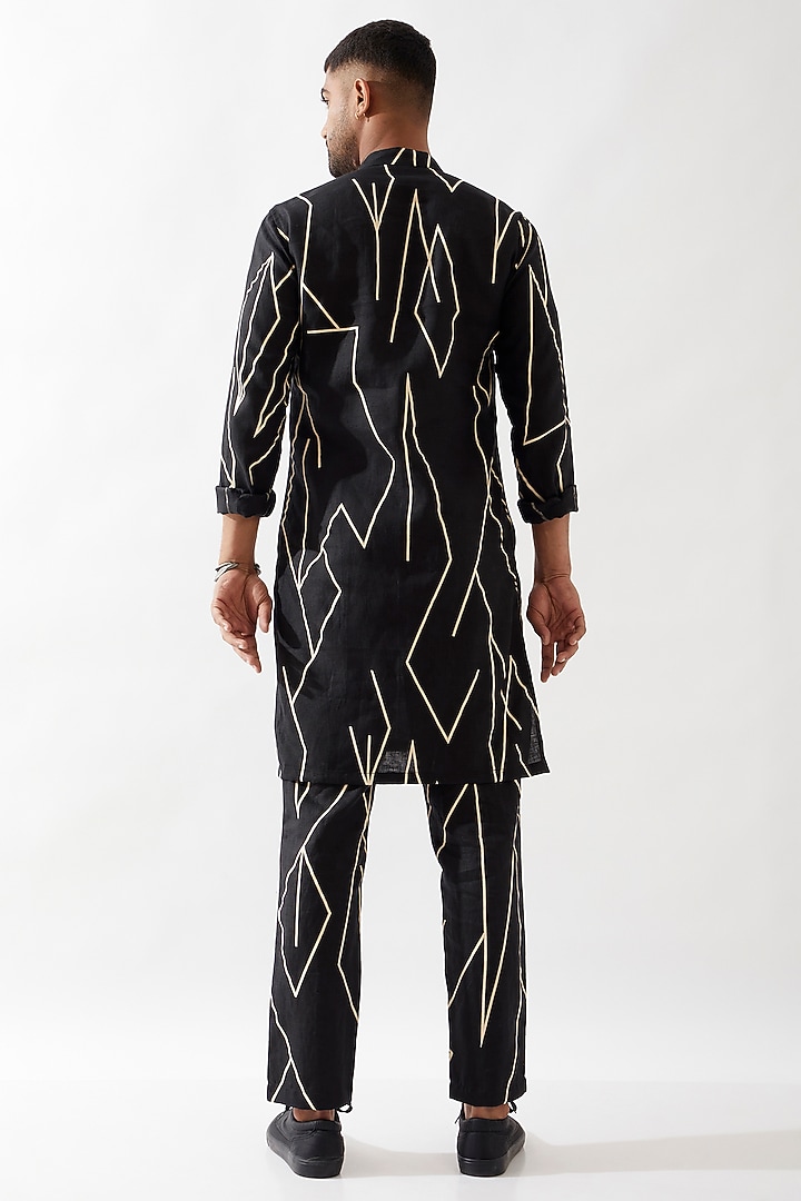 Black Linen Printed Kurta by Son Of A Noble SNOB Men at Pernia's Pop Up Shop