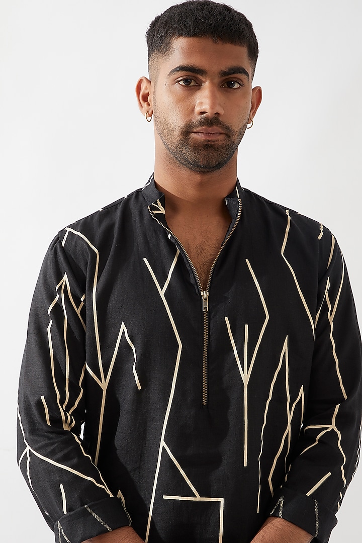 Black Linen Printed Kurta by Son Of A Noble SNOB Men at Pernia's Pop Up Shop