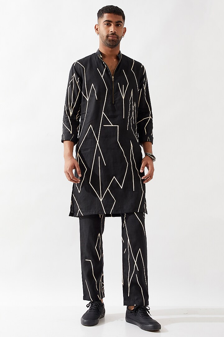 Black Linen Printed Kurta by Son Of A Noble SNOB Men at Pernia's Pop Up Shop