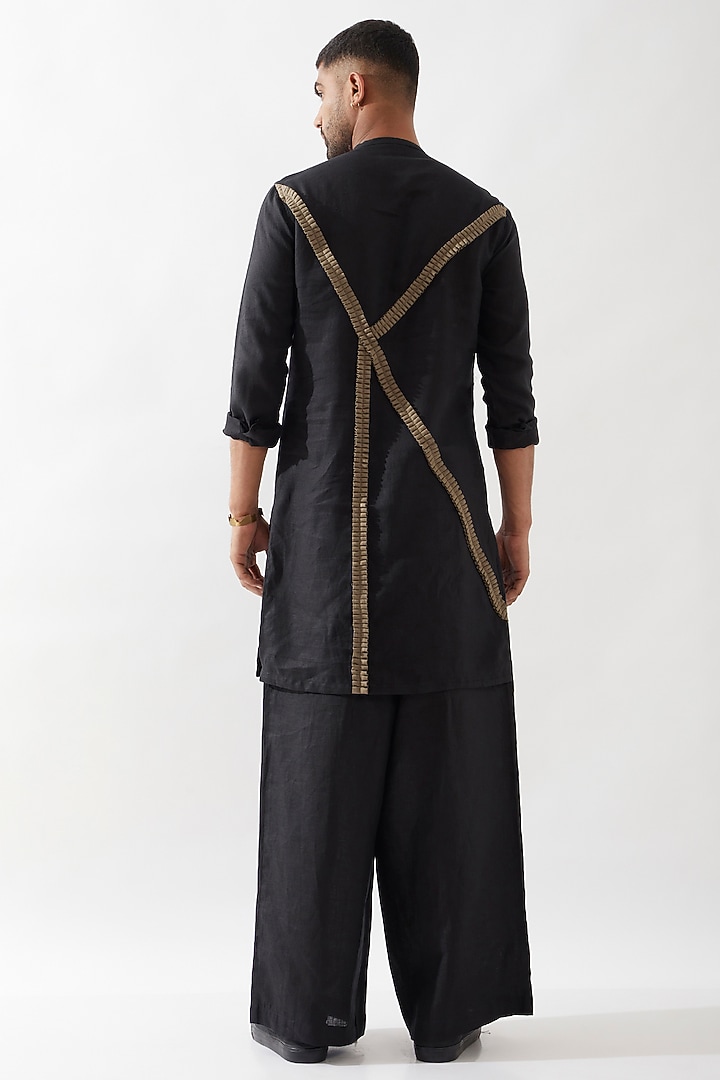 Black Linen Caterpillar Textured Kurta by Son Of A Noble SNOB Men at Pernia's Pop Up Shop