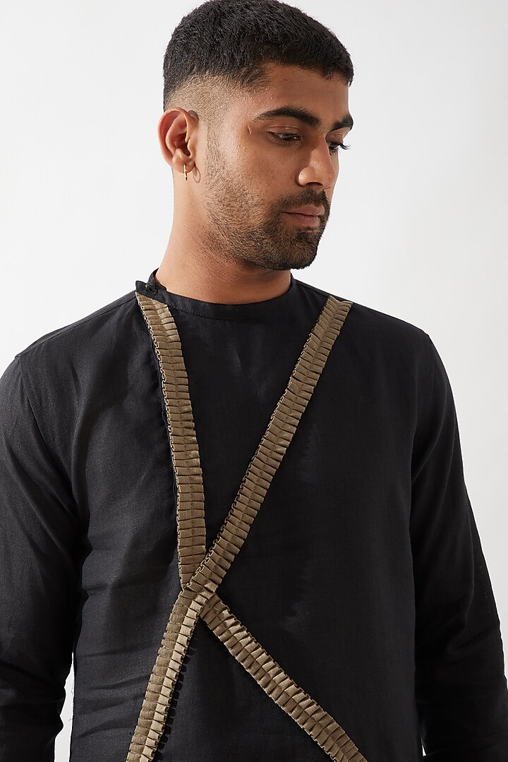 Black Linen Caterpillar Textured Kurta by Son Of A Noble SNOB Men at Pernia's Pop Up Shop