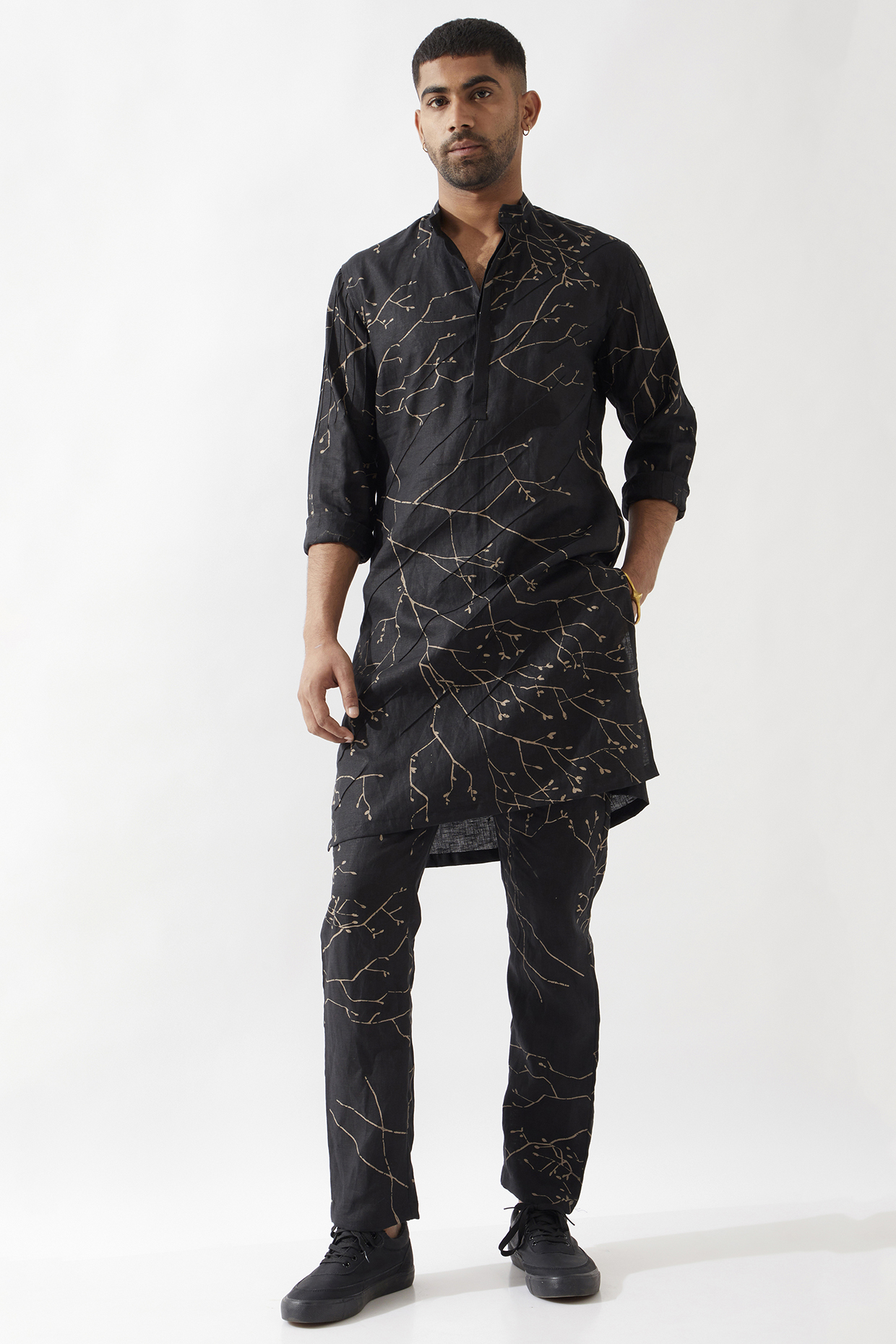 Black Linen Printed & Pintuck Textured Kurta by Son Of A Noble SNOB Men