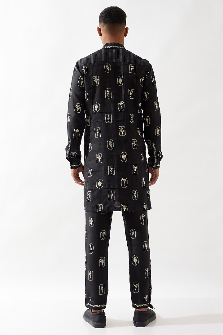 Black Linen Printed & Pintuck Textured Kurta by Son Of A Noble SNOB Men at Pernia's Pop Up Shop