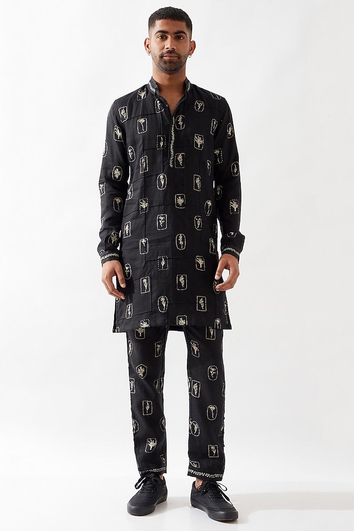 Black Linen Printed & Pintuck Textured Kurta by Son Of A Noble SNOB Men at Pernia's Pop Up Shop