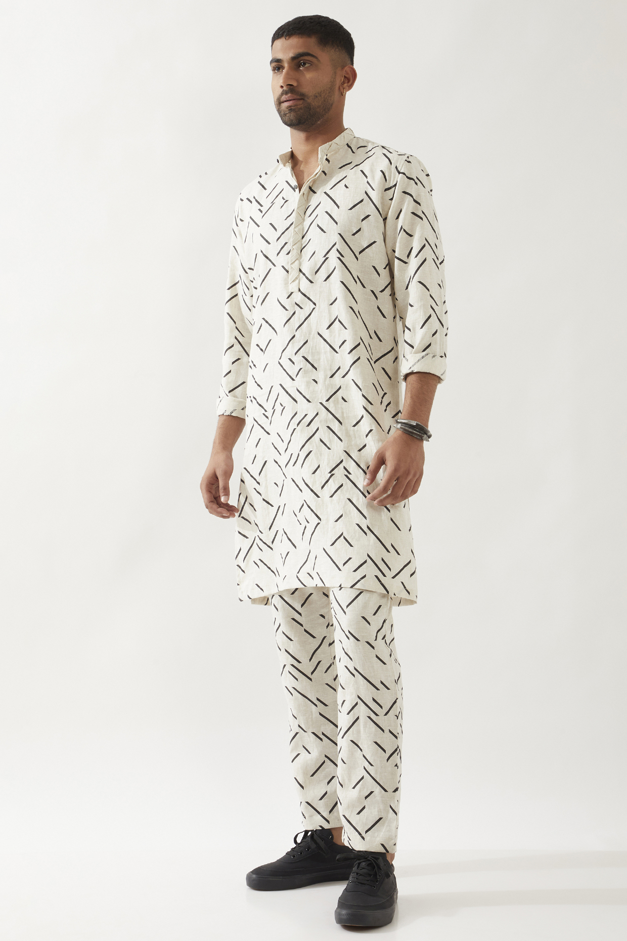 Ivory Linen Printed Kurta by Son Of A Noble SNOB Men
