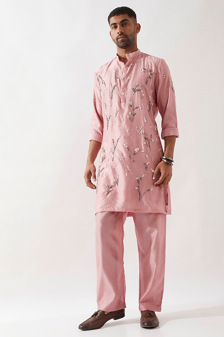 Pink Chanderi Silk Hand Embroidered Kurta Set by Son Of A Noble SNOB Men at Pernia's Pop Up Shop
