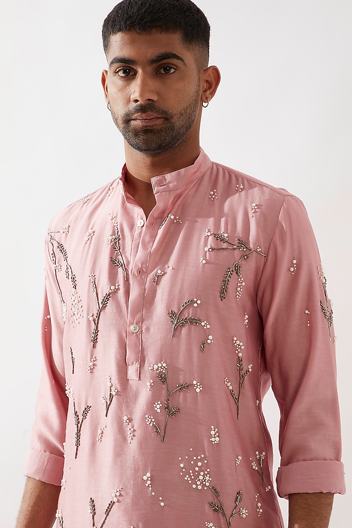 Pink Chanderi Silk Hand Embroidered Kurta Set by Son Of A Noble SNOB Men at Pernia's Pop Up Shop