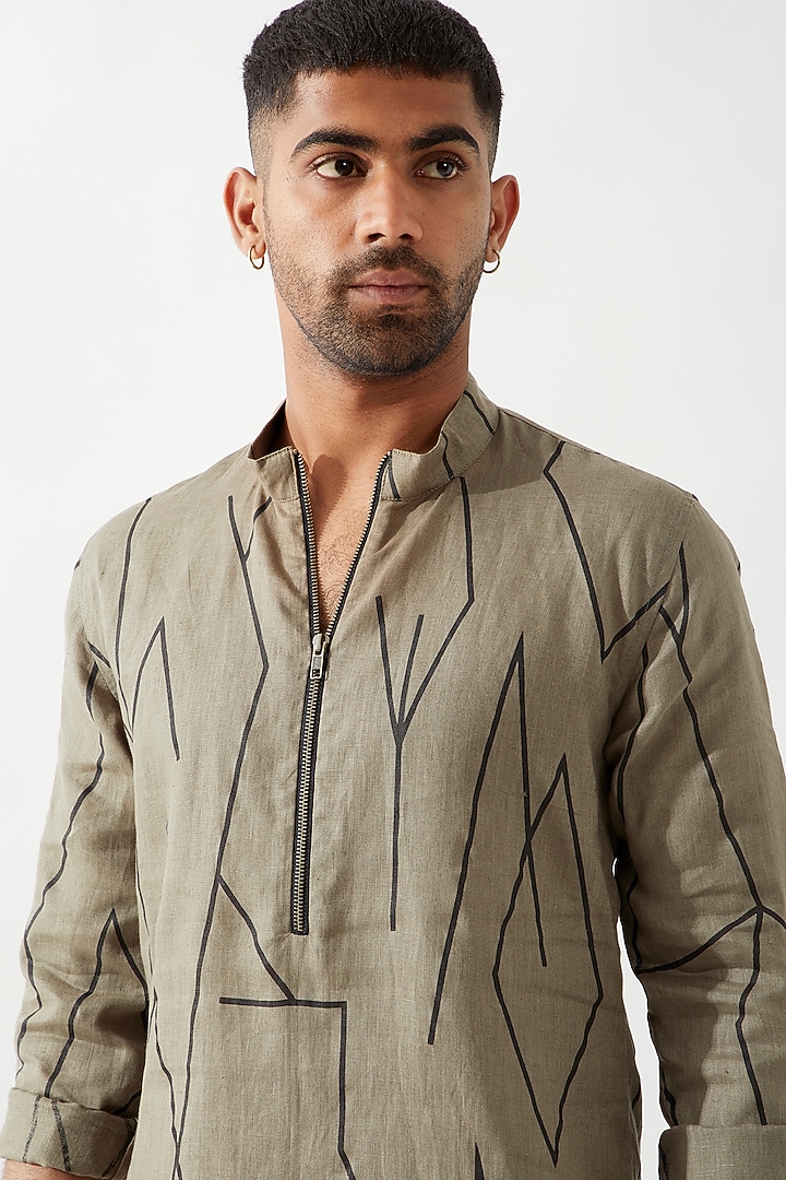 Olive Linen Printed Kurta by Son Of A Noble SNOB Men at Pernia's Pop Up Shop