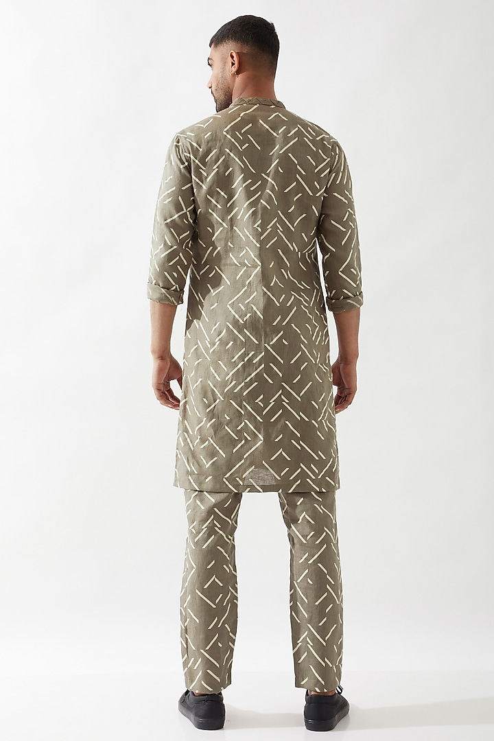 Olive Linen Printed Kurta by Son Of A Noble SNOB Men at Pernia's Pop Up Shop