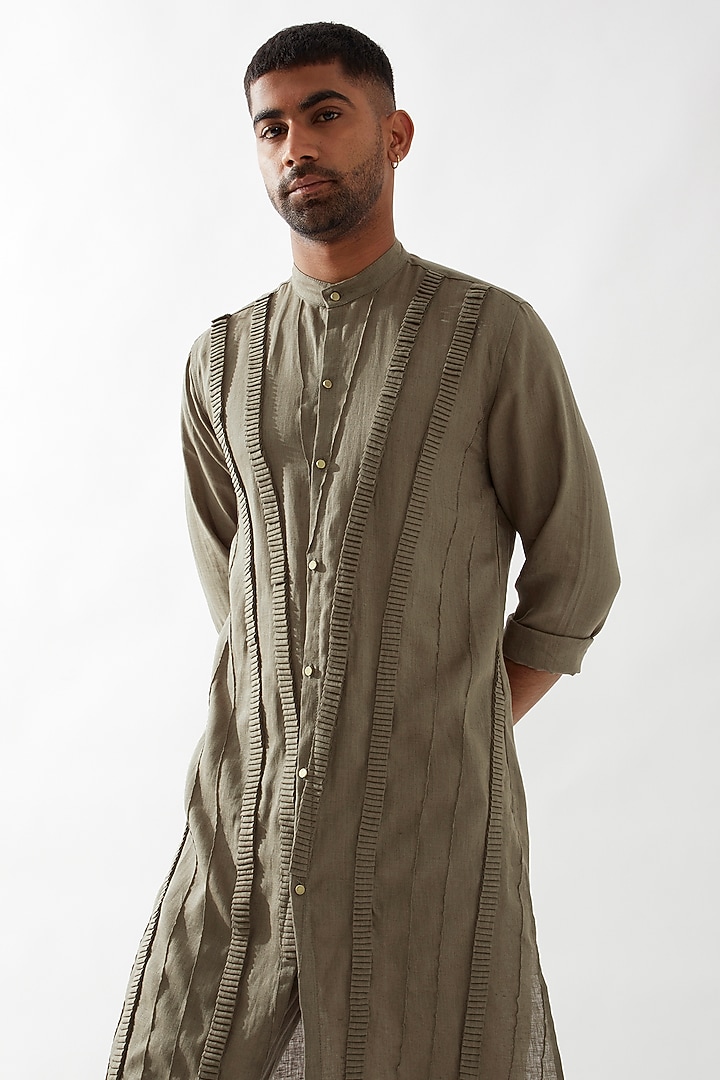 Olive Linen Caterpillar Textured Kurta by Son Of A Noble SNOB Men at Pernia's Pop Up Shop