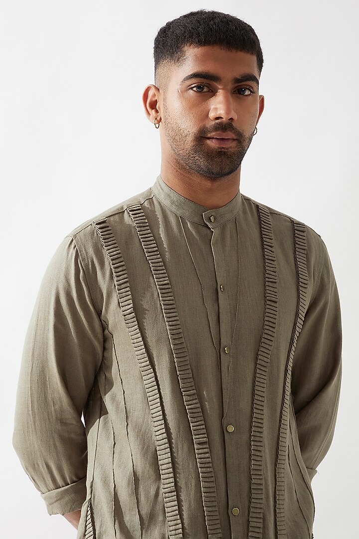 Olive Linen Caterpillar Textured Kurta by Son Of A Noble SNOB Men at Pernia's Pop Up Shop