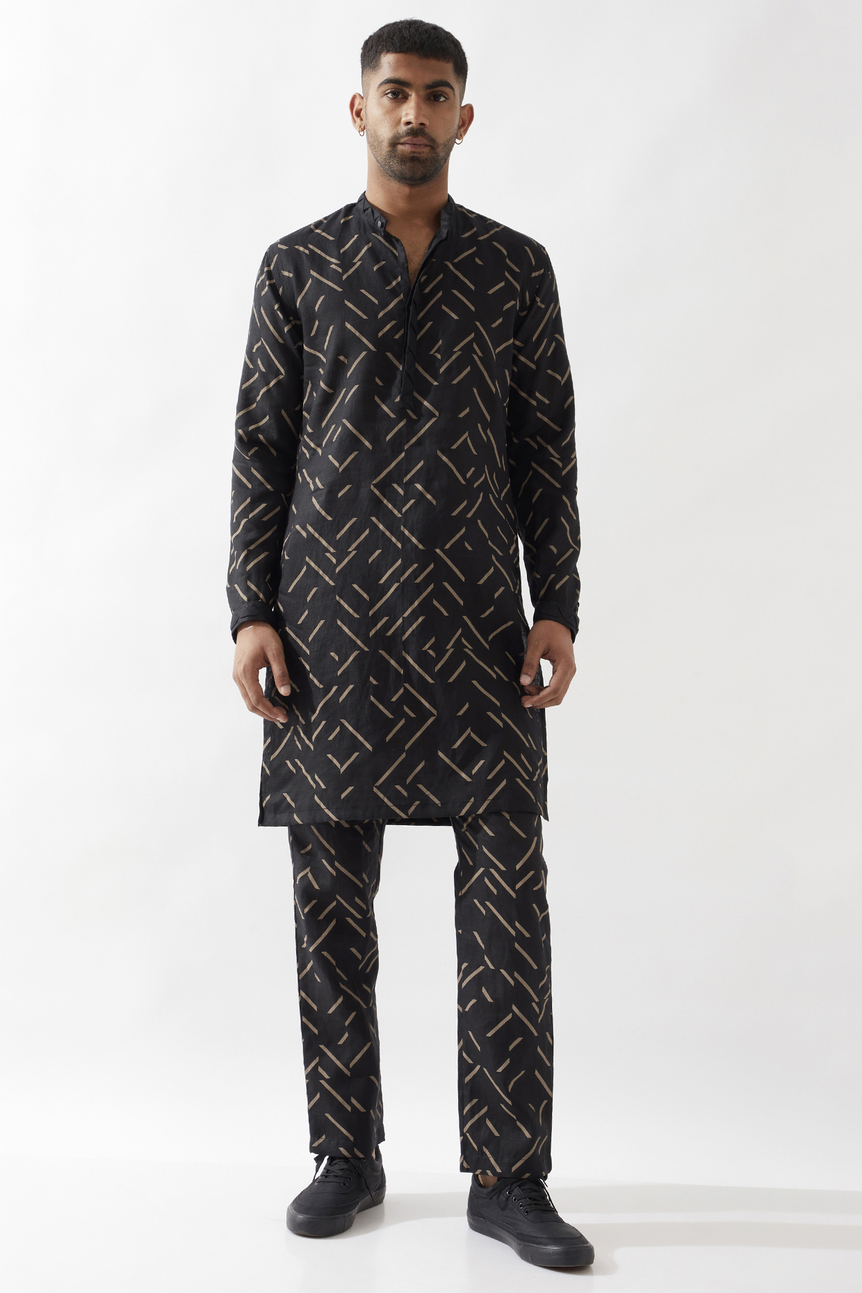 Black Linen Printed Kurta by Son Of A Noble SNOB Men