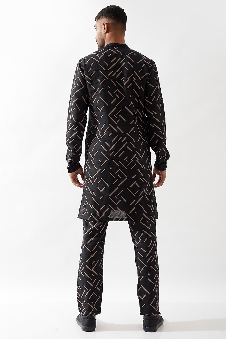 Black Linen Printed Kurta by Son Of A Noble SNOB Men at Pernia's Pop Up Shop
