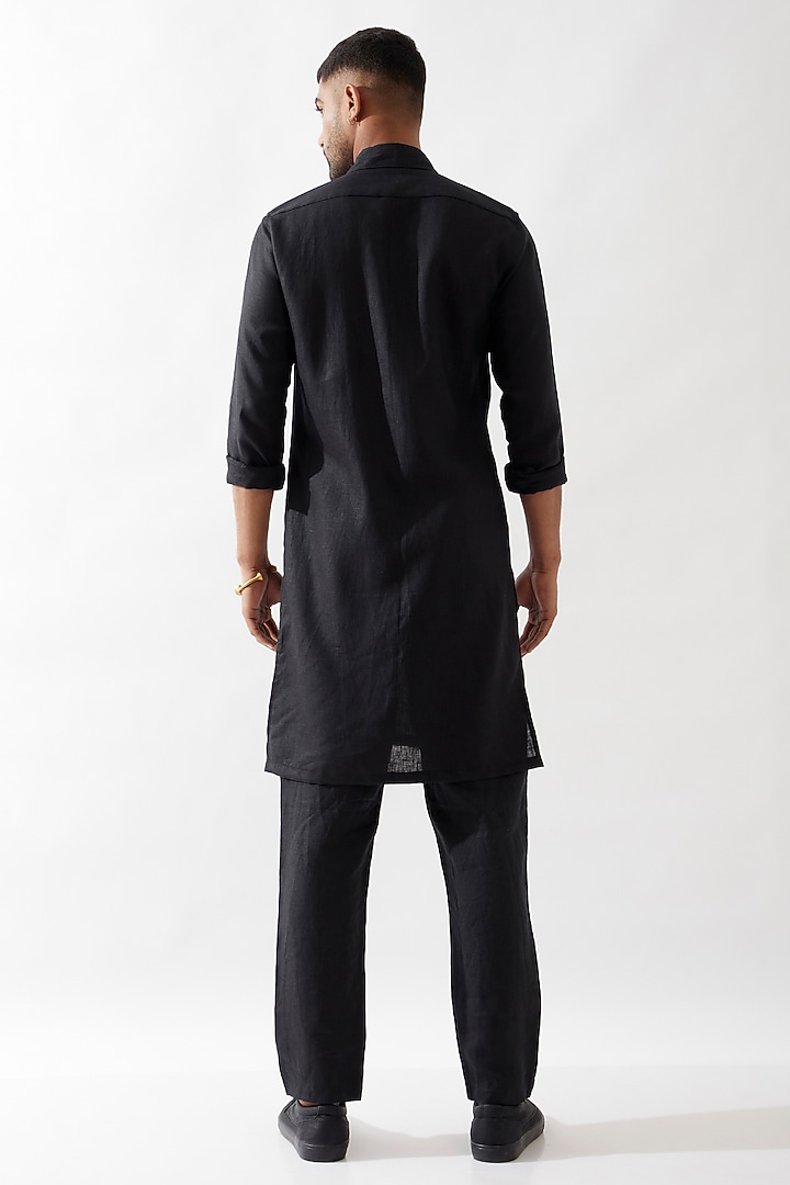 Black Linen Kurta by Son Of A Noble SNOB Men at Pernia's Pop Up Shop