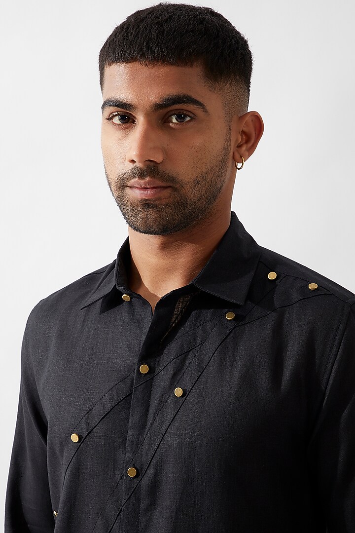 Black Linen Kurta by Son Of A Noble SNOB Men at Pernia's Pop Up Shop