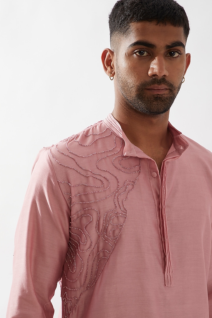 Pink Chanderi Silk Beadwork Kurta Set by Son Of A Noble SNOB Men at Pernia's Pop Up Shop
