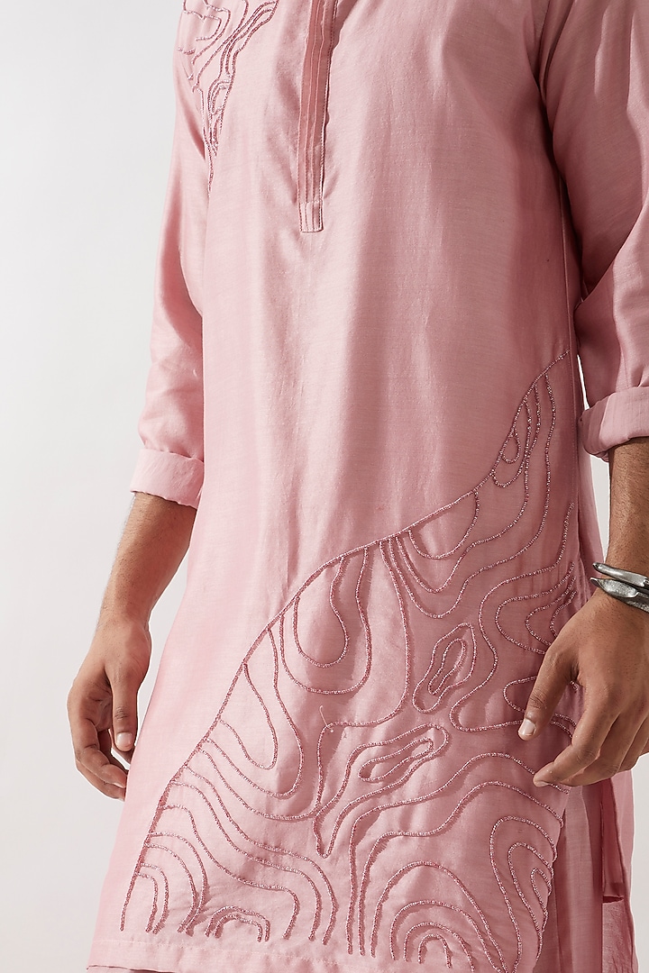 Pink Chanderi Silk Beadwork Kurta Set by Son Of A Noble SNOB Men at Pernia's Pop Up Shop