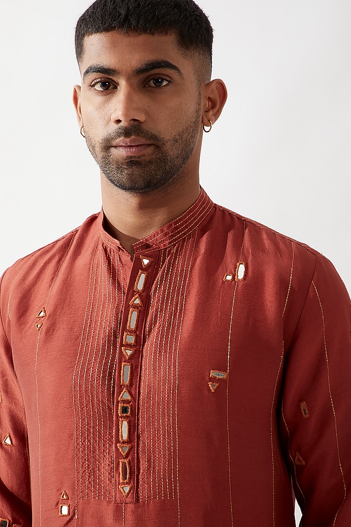 Maroon Dupion Silk Hand Embroidered Kurta Set by Son Of A Noble SNOB Men at Pernia's Pop Up Shop