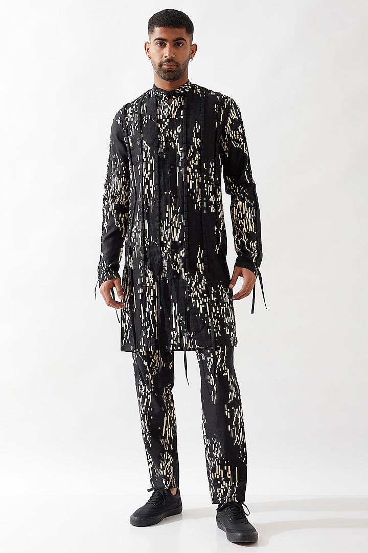 Black Linen Printed Kurta Set by Son Of A Noble SNOB Men at Pernia's Pop Up Shop