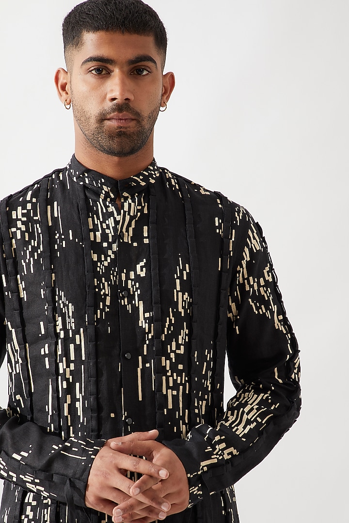 Black Linen Printed Kurta Set by Son Of A Noble SNOB Men at Pernia's Pop Up Shop