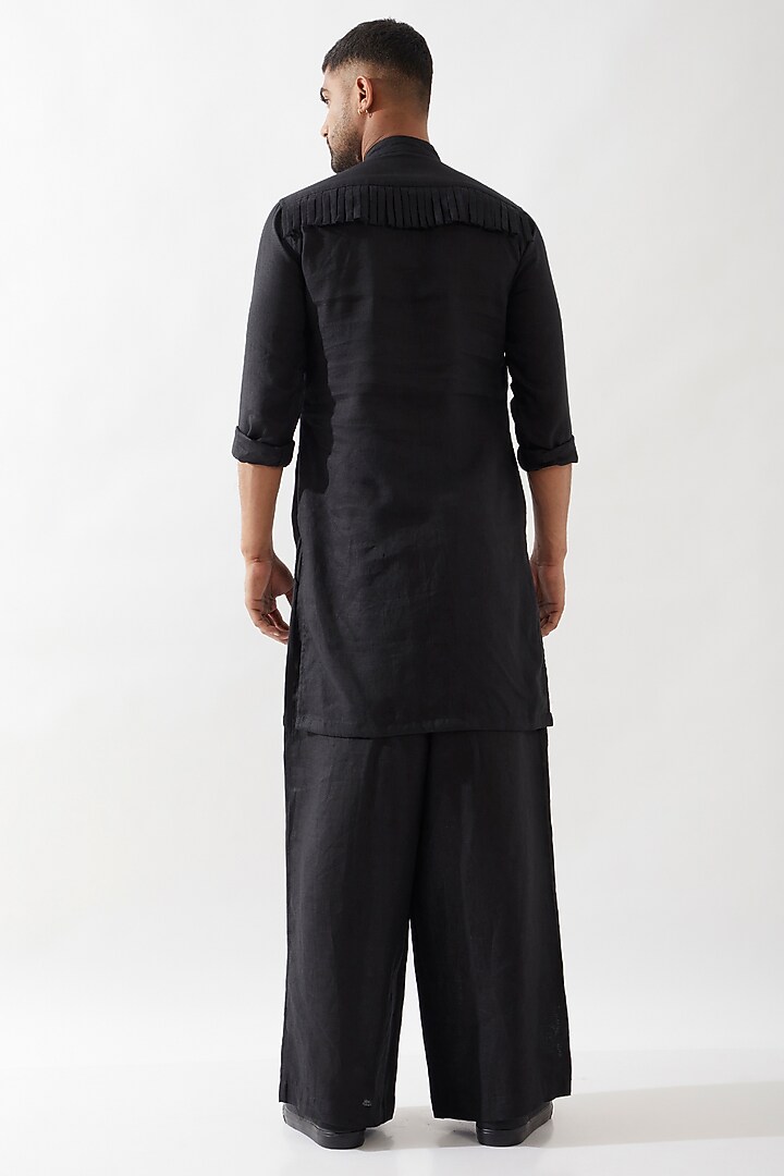 Black Linen Textured Kurta Set by Son Of A Noble SNOB Men at Pernia's Pop Up Shop