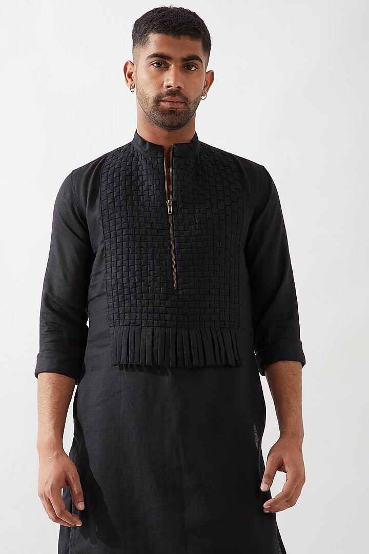 Black Linen Textured Kurta Set by Son Of A Noble SNOB Men at Pernia's Pop Up Shop