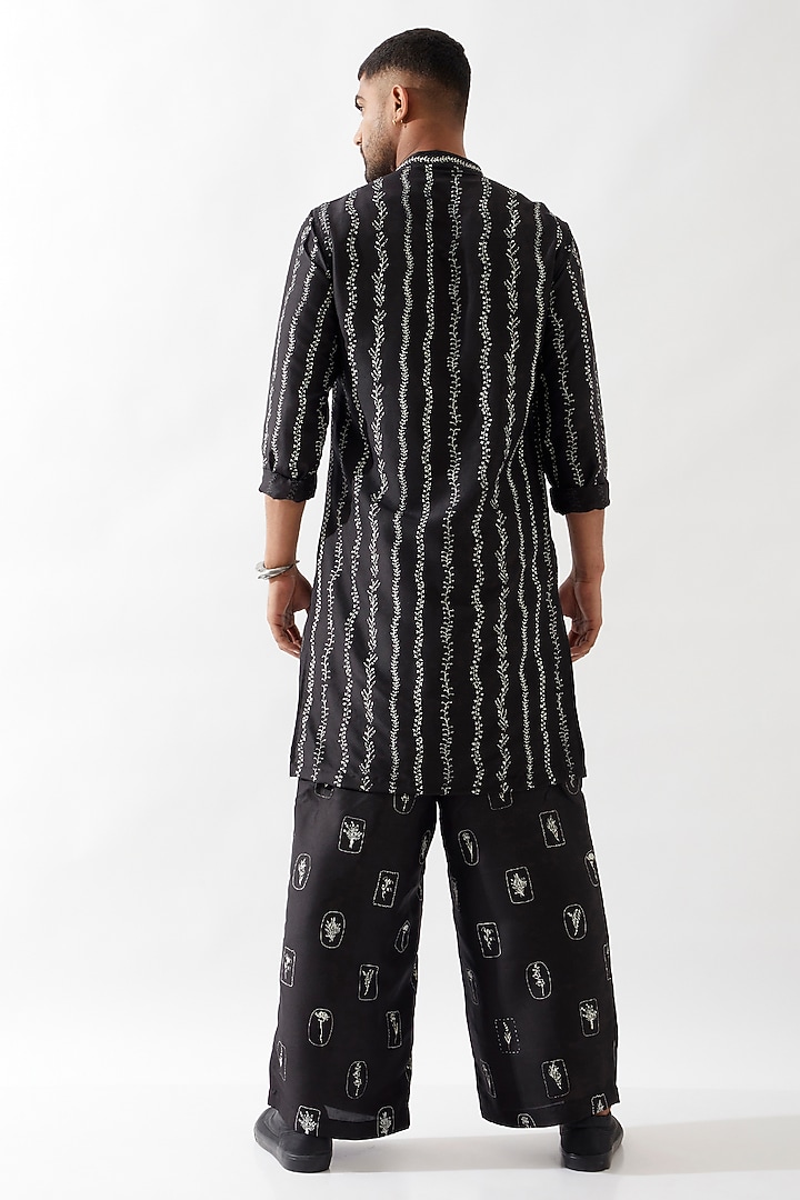 Black Dupion Silk Printed Kurta Set by Son Of A Noble SNOB Men at Pernia's Pop Up Shop