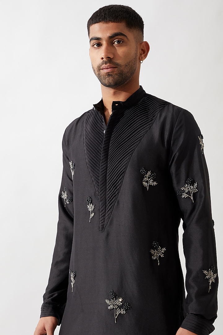 Black Dupion Silk Hand Embroidered Kurta Set by Son Of A Noble SNOB Men at Pernia's Pop Up Shop