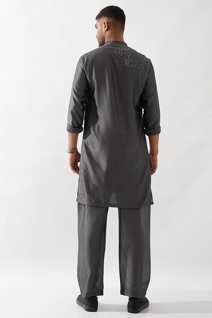 Grey Chanderi Silk Hand Embroidered Kurta Set by Son Of A Noble SNOB Men at Pernia's Pop Up Shop