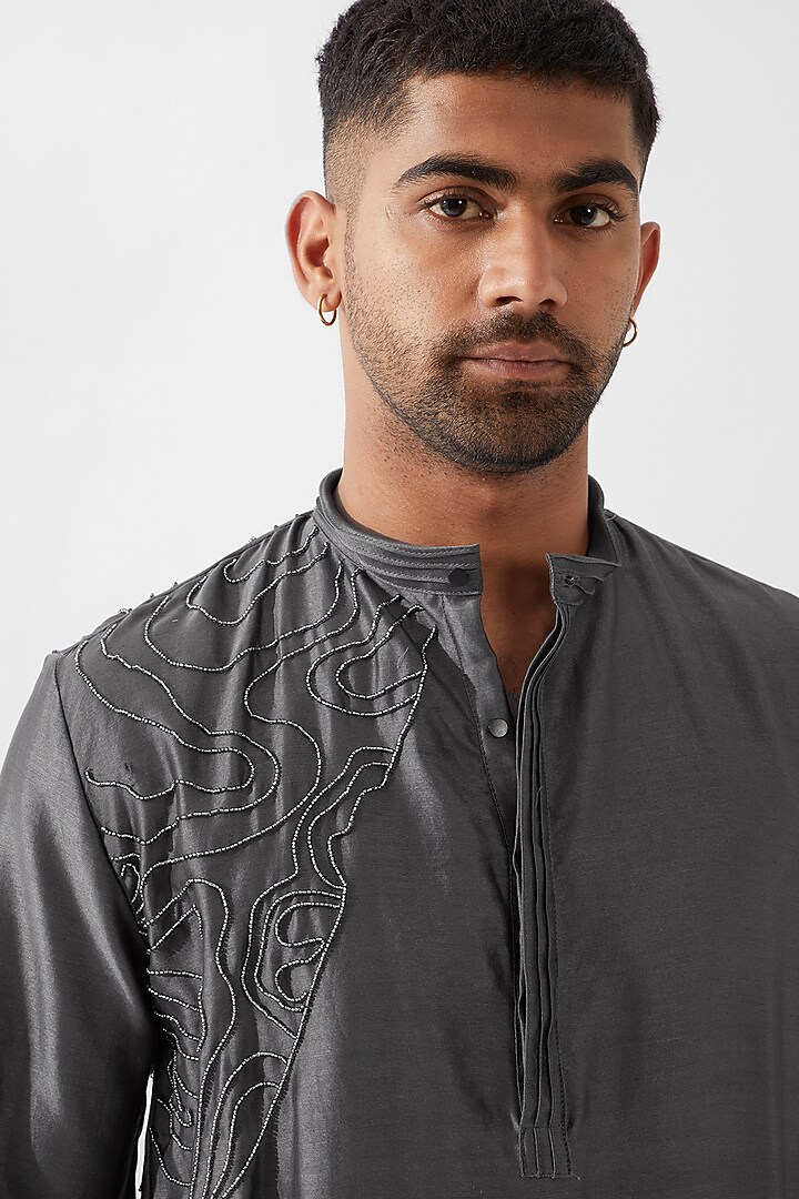Grey Chanderi Silk Hand Embroidered Kurta Set by Son Of A Noble SNOB Men at Pernia's Pop Up Shop